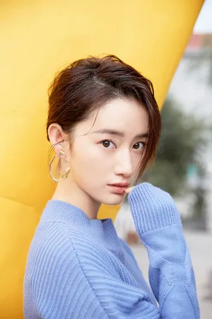 郭晓婷格子裙清新甜美写真图片_3