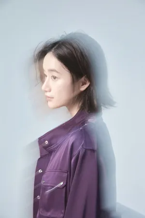 郭晓婷性感优雅光影写真图片