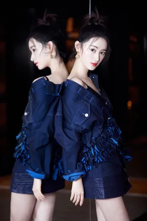 郭晓婷小露香肩性感写真图片_3