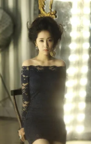 李春嫒性感妩媚时尚写真图片_4