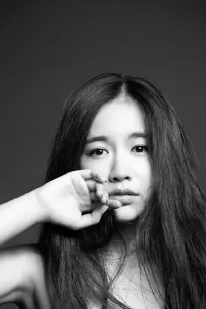 李春嫒性感慵懒黑白写真图片_4