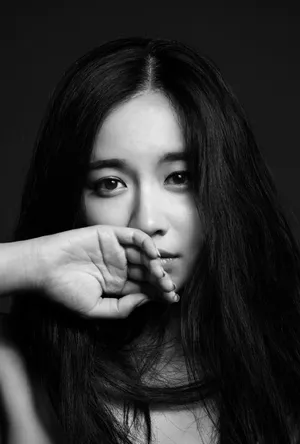 李春嫒性感慵懒黑白写真图片_5