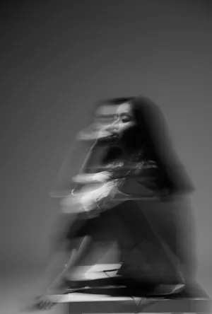 李春嫒性感慵懒黑白写真图片_6