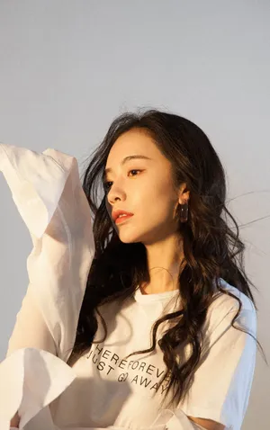 李春嫒个性优雅时尚写真图片_5