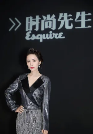 李春嫒时尚干练活动照图片_4
