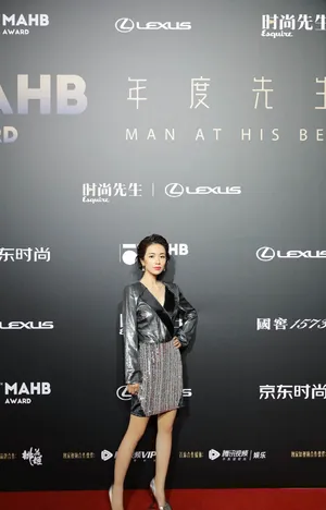 李春嫒时尚干练活动照图片_7