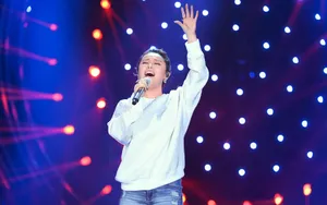 张芯歌手2019性感图片_8