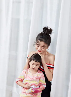 包文婧包可艾时尚杂志写真图片_4