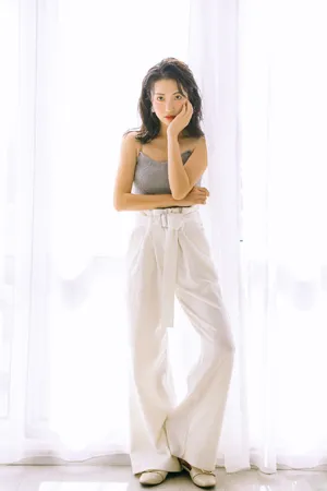 包文婧气质性感写真图片