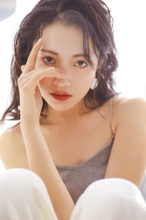 包文婧气质性感写真图片_5