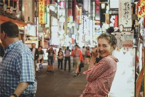 包文婧日系复古长裙街拍写真图片_2