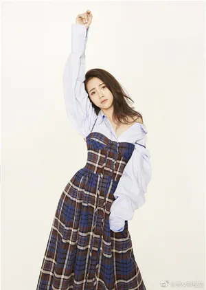 包文婧复古格纹写真图片_2