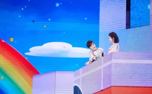 王冠逸姜梓新cctv网络春晚舞台照片_2