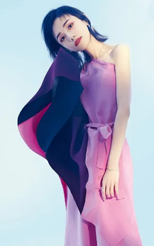 姜梓新魅力彩妆写真图片