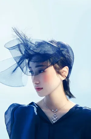 姜梓新魅力彩妆写真图片_3