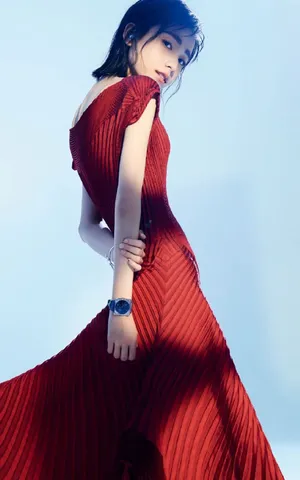姜梓新魅力彩妆写真图片_5