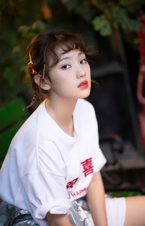 孙艺宁鬼马俏皮时尚写真图片第1张