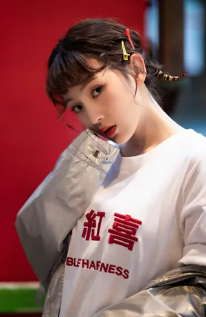 孙艺宁鬼马俏皮时尚写真图片_2