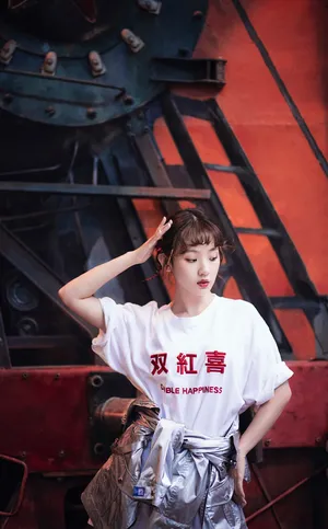 孙艺宁鬼马俏皮时尚写真图片_5