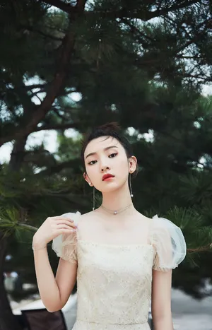 孙艺宁学院风时尚写真图片第1张