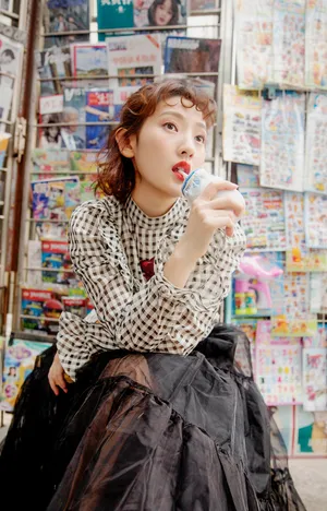 孙艺宁复古风时尚写真图片第1张