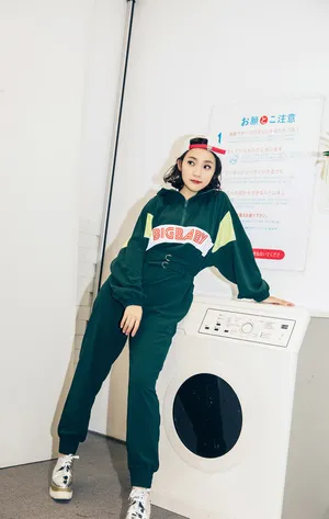 孙艺宁休闲街拍图片第1张