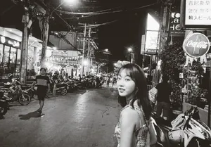 宣璐清迈夜市甜美街拍照图片_3