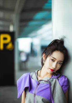宣璐清新甜美机场照图片