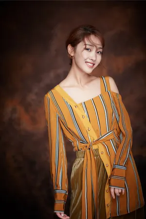 宣璐清丽妆容复古风写真图片_4