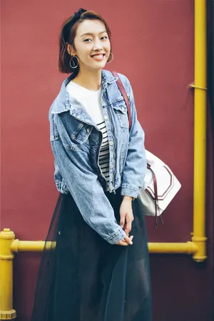 宣璐青春俏丽潮范街拍写真图片