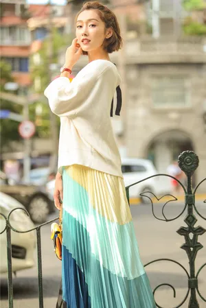 宣璐秋季清新优雅少女气街拍写真图片_4