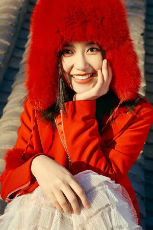 蒋依依火红喜庆俏皮写真图片_4