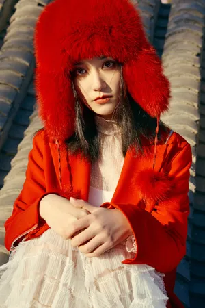 蒋依依火红喜庆俏皮写真图片_5