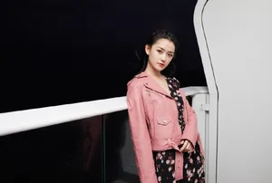 蒋依依清新俏皮可爱生活照图片