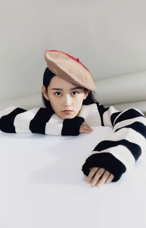 蒋依依俏皮可爱时尚写真大片_4