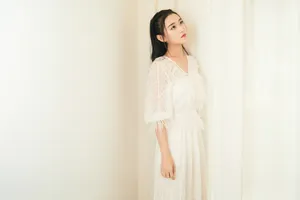 蒋依依白裙清纯写真图片_3
