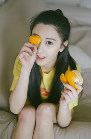 朱圣祎可爱俏皮生活照图片