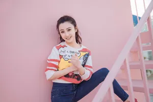 朱圣祎甜美阳光时尚街拍图片_3