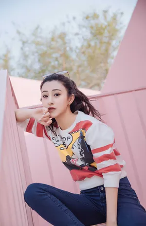 朱圣祎甜美阳光时尚街拍图片_5