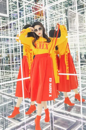 朱圣祎炫酷养眼时尚写真图片_2