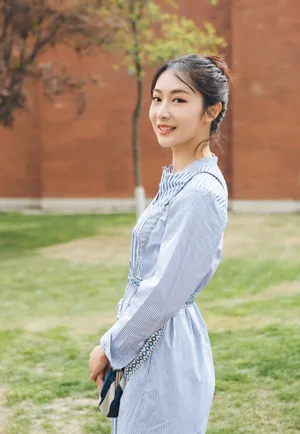 钟祺蓝色连衣裙性感活动照图片_6