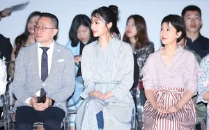 钟祺蓝色连衣裙性感活动照图片_8