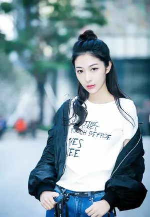 钟祺优雅性感街拍图片_4
