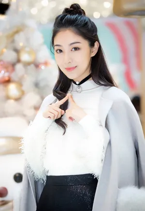 钟祺知性风性感街拍图片_3