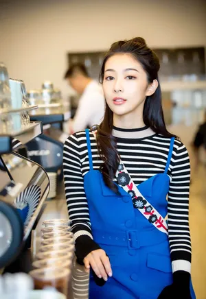 钟祺清新性感午后户外写真_2