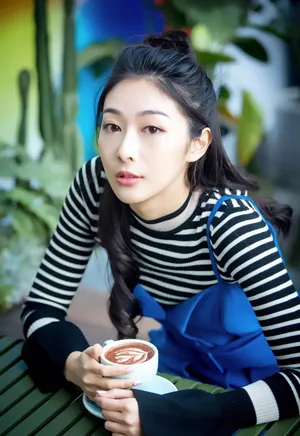 钟祺清新性感午后户外写真_4
