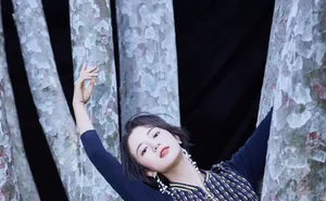 张雅钦秋季写真图片