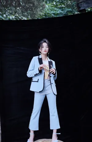 张雅钦干练写真图片_2