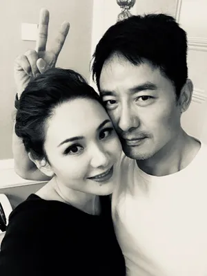 程莉莎郭晓冬黑白自拍照图片_7
