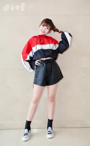 火箭少女杨超越段奥娟赖美云运动装甜美写真_4